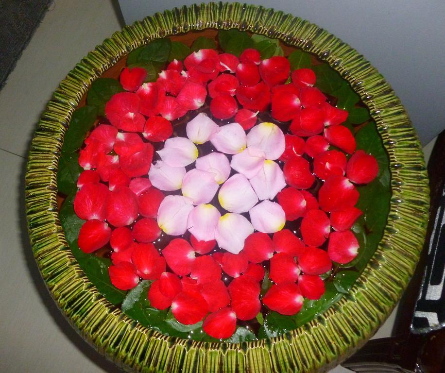 Diamond Crown Hotel Gyogon Bagian luar foto