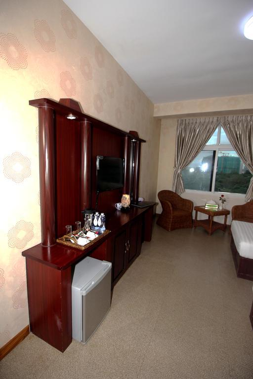 Diamond Crown Hotel Gyogon Bagian luar foto
