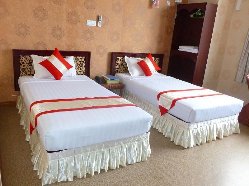 Diamond Crown Hotel Gyogon Bagian luar foto