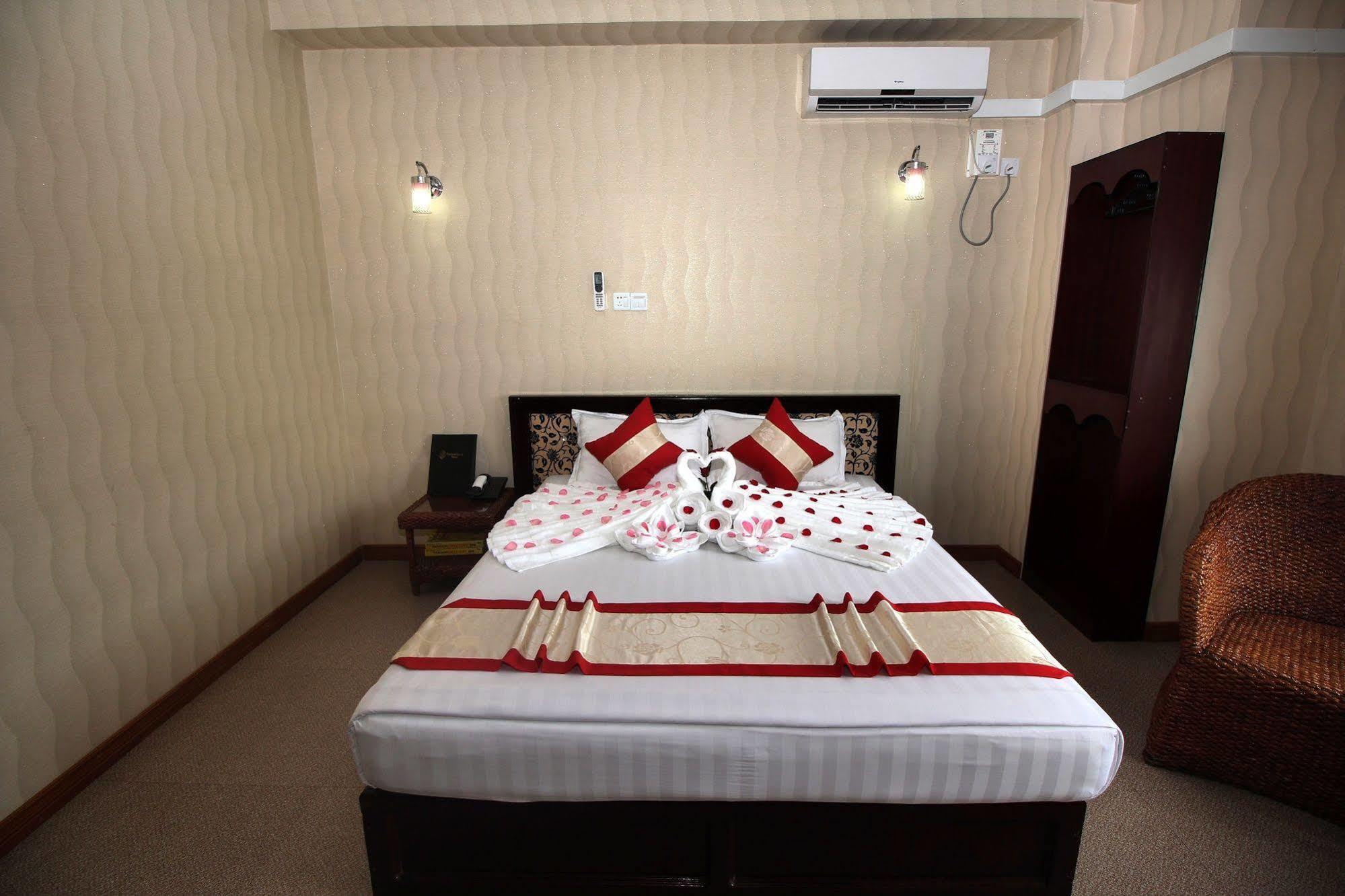 Diamond Crown Hotel Gyogon Bagian luar foto