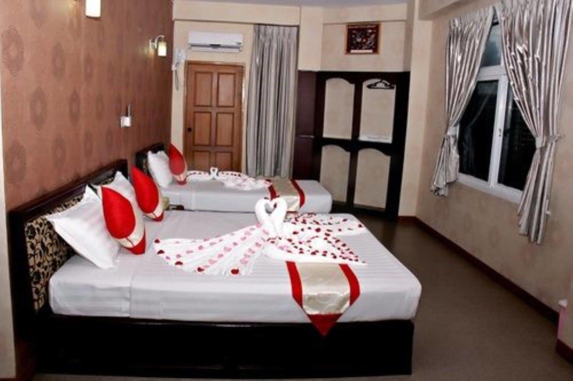 Diamond Crown Hotel Gyogon Bagian luar foto