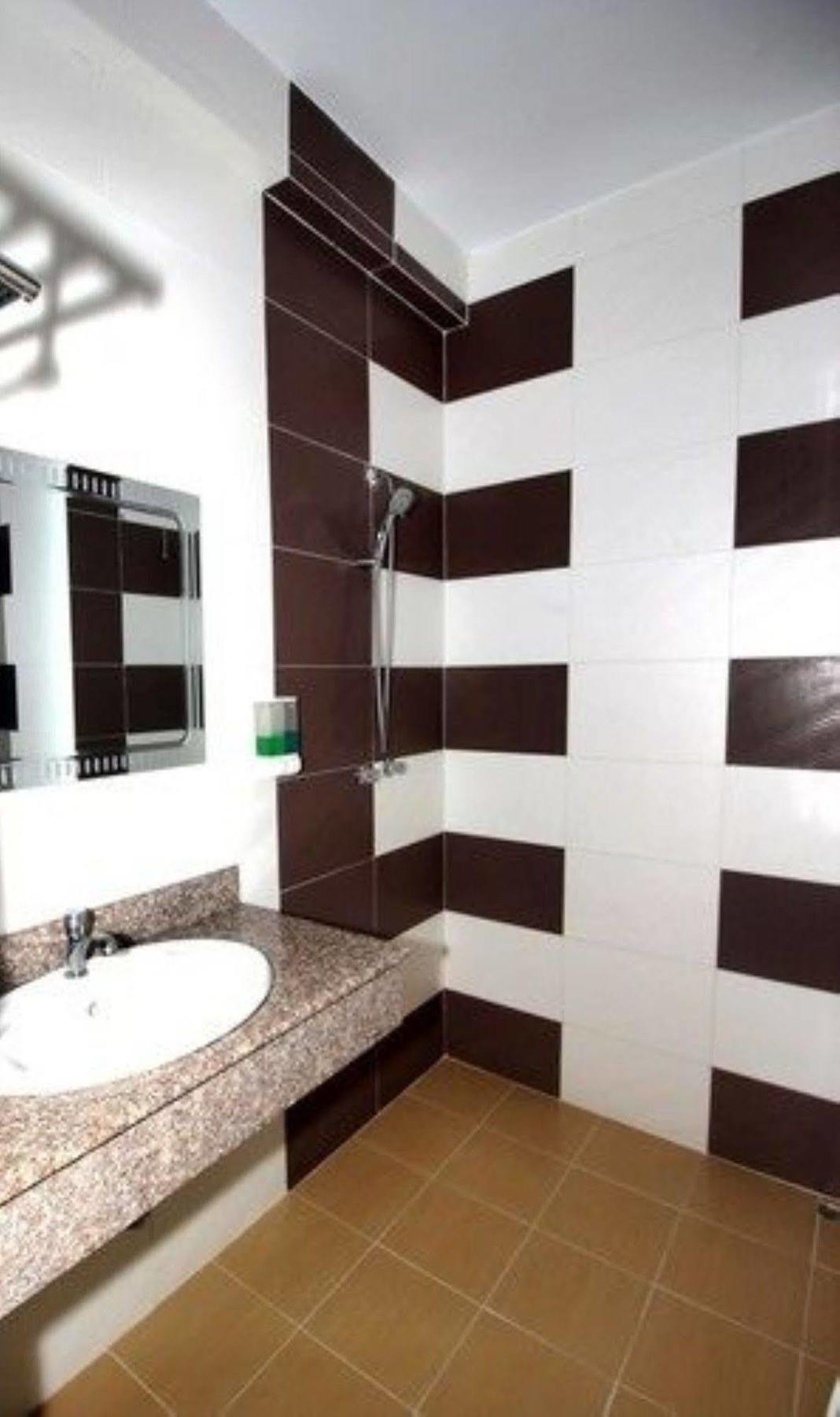 Diamond Crown Hotel Gyogon Bagian luar foto