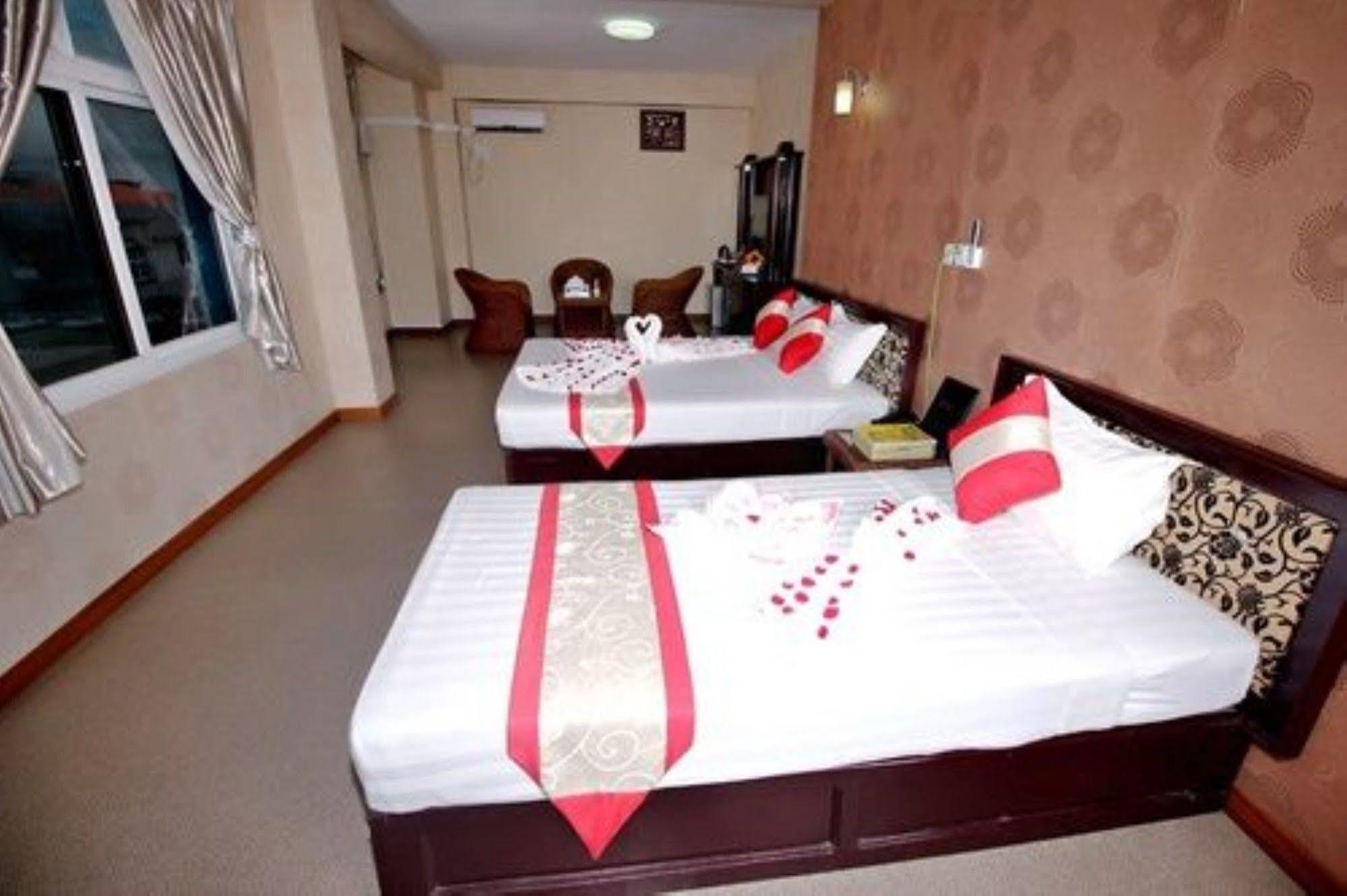 Diamond Crown Hotel Gyogon Bagian luar foto