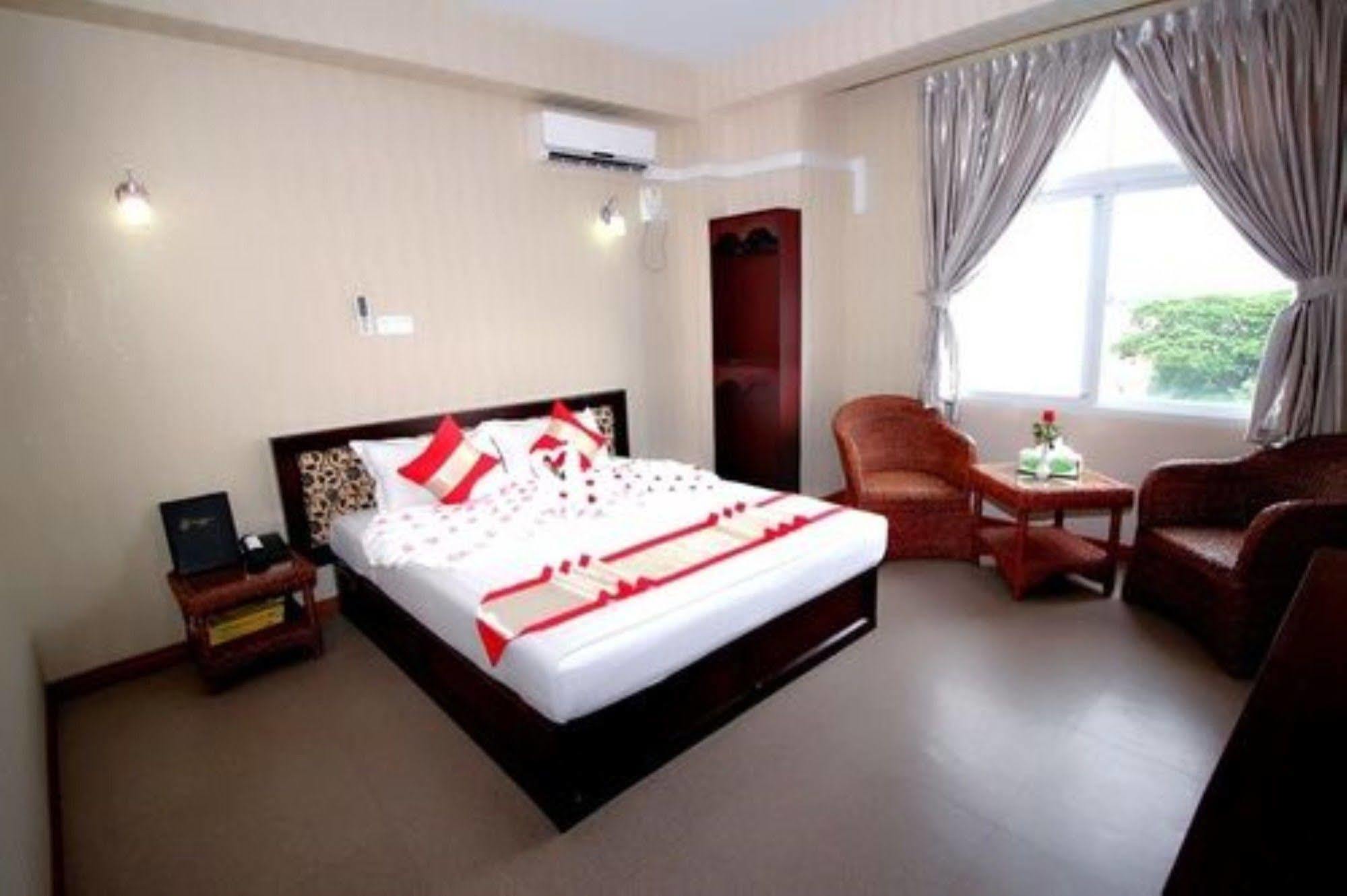 Diamond Crown Hotel Gyogon Bagian luar foto