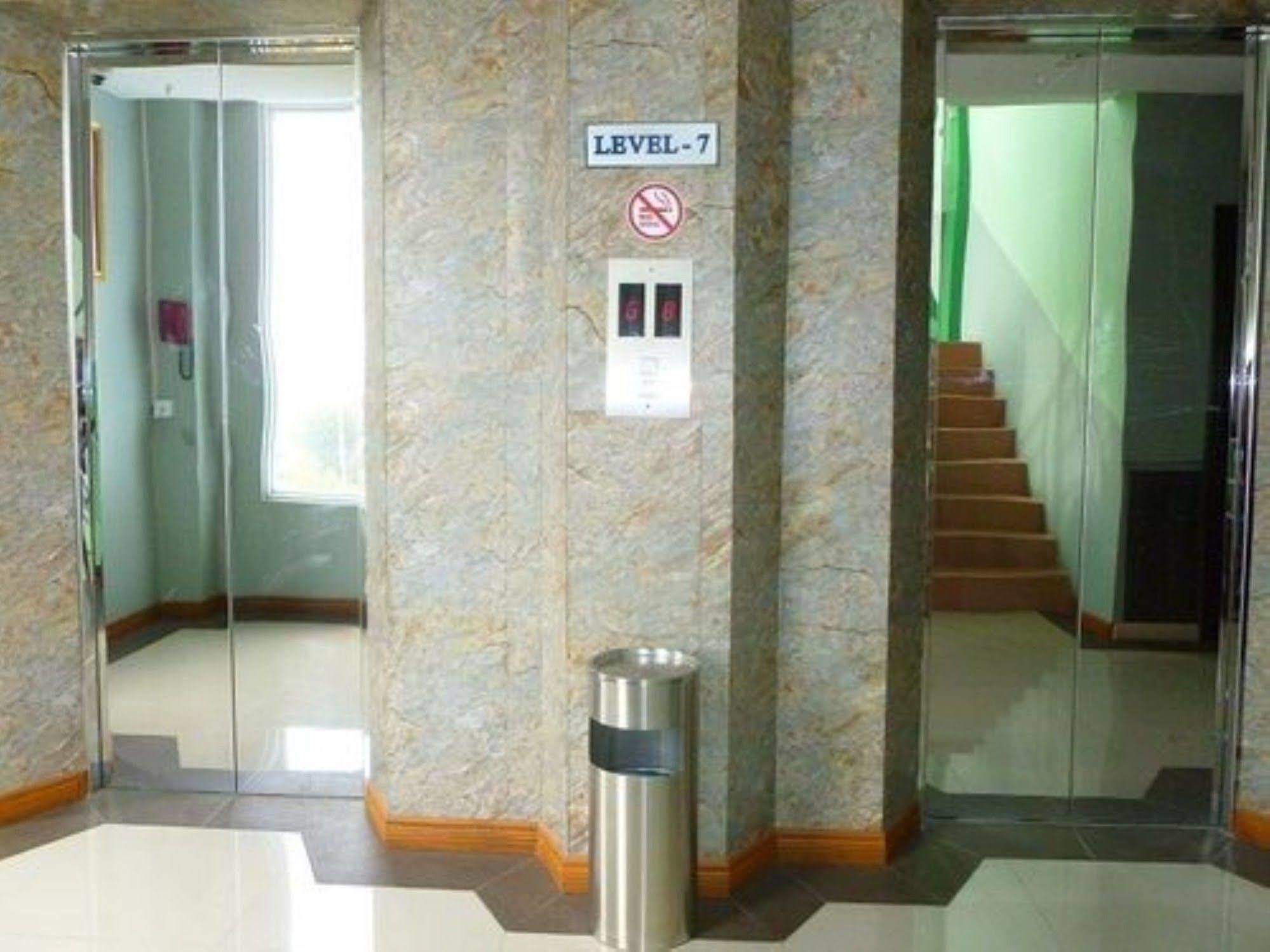 Diamond Crown Hotel Gyogon Bagian luar foto