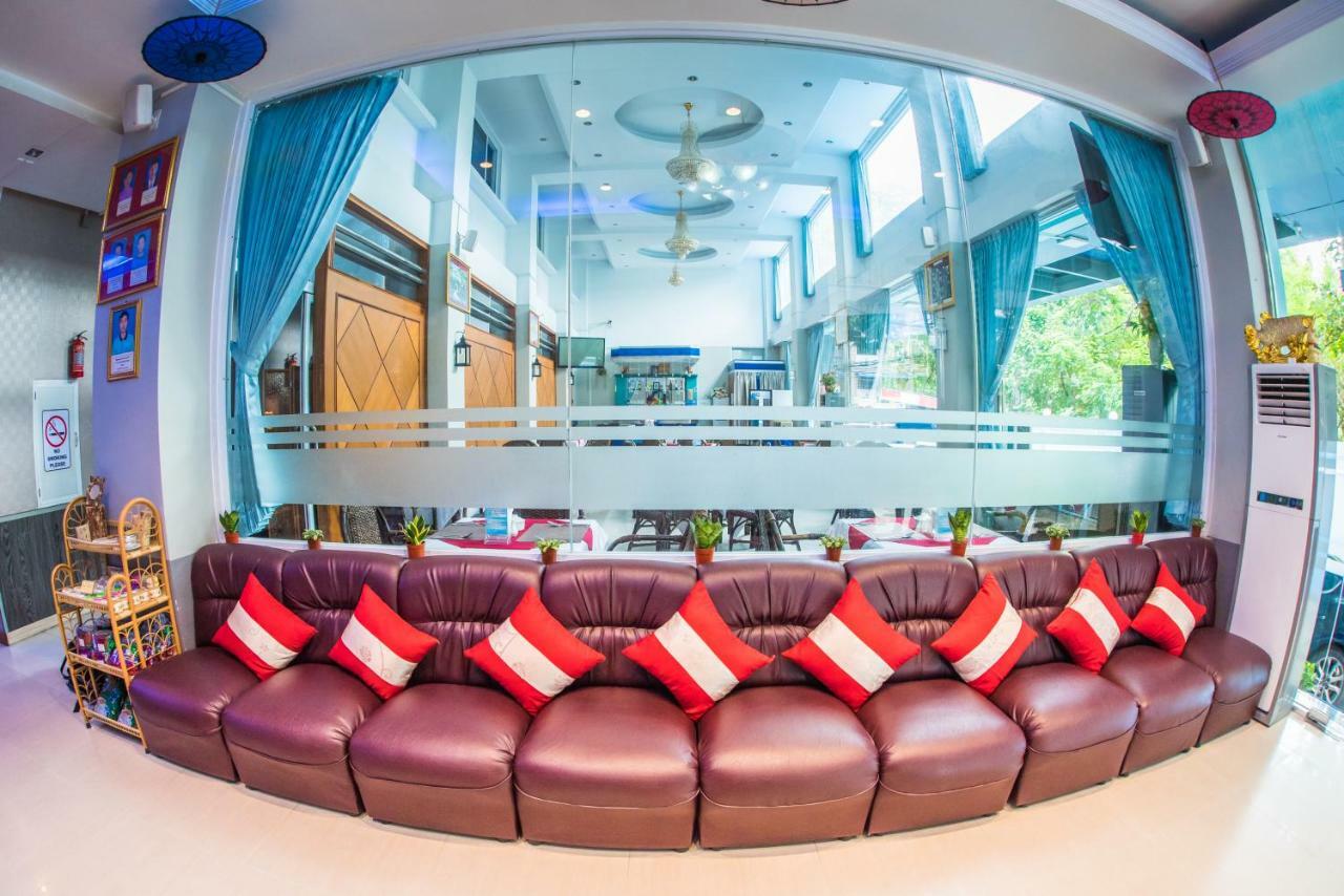 Diamond Crown Hotel Gyogon Bagian luar foto