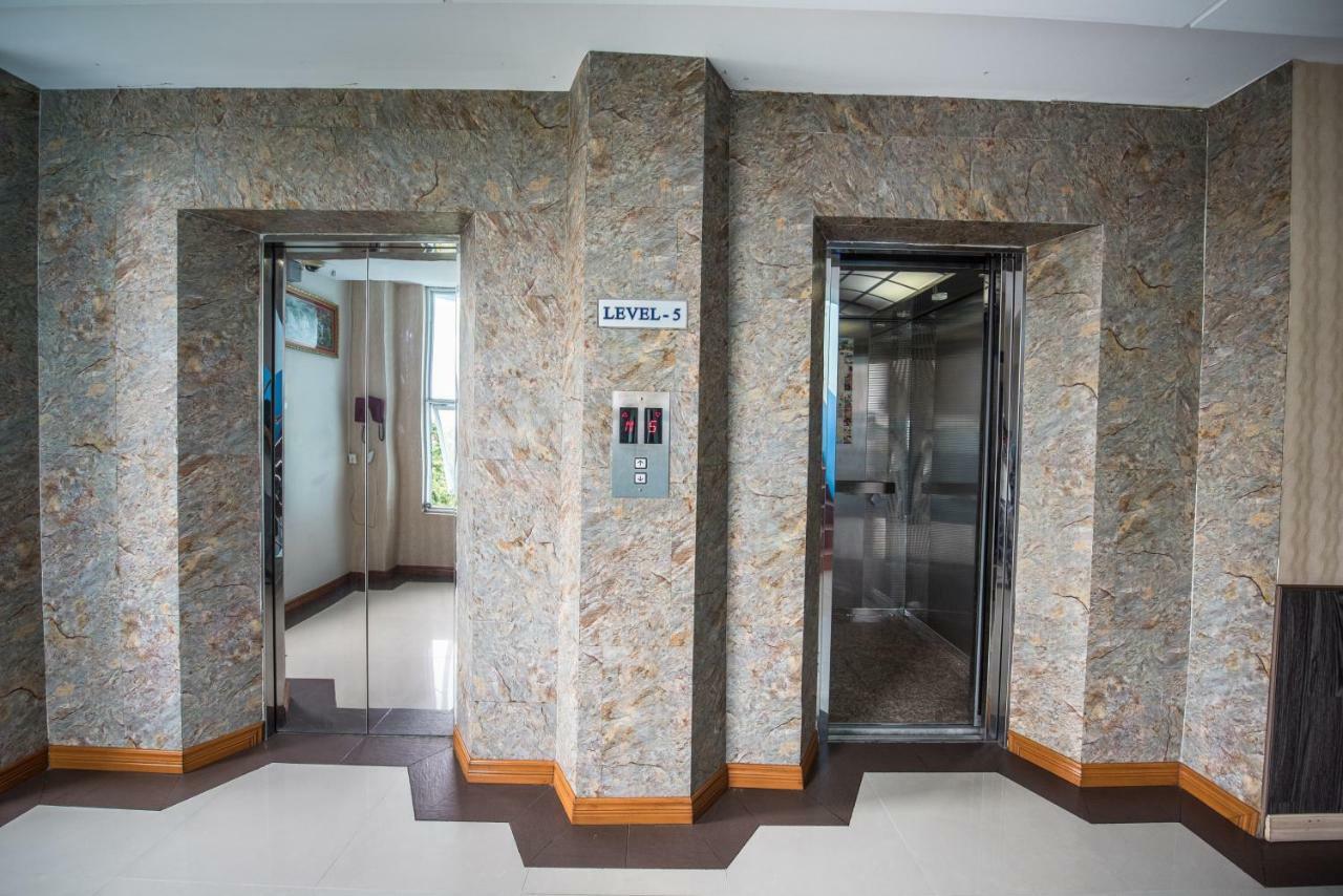 Diamond Crown Hotel Gyogon Bagian luar foto