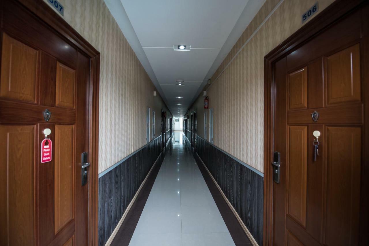 Diamond Crown Hotel Gyogon Bagian luar foto