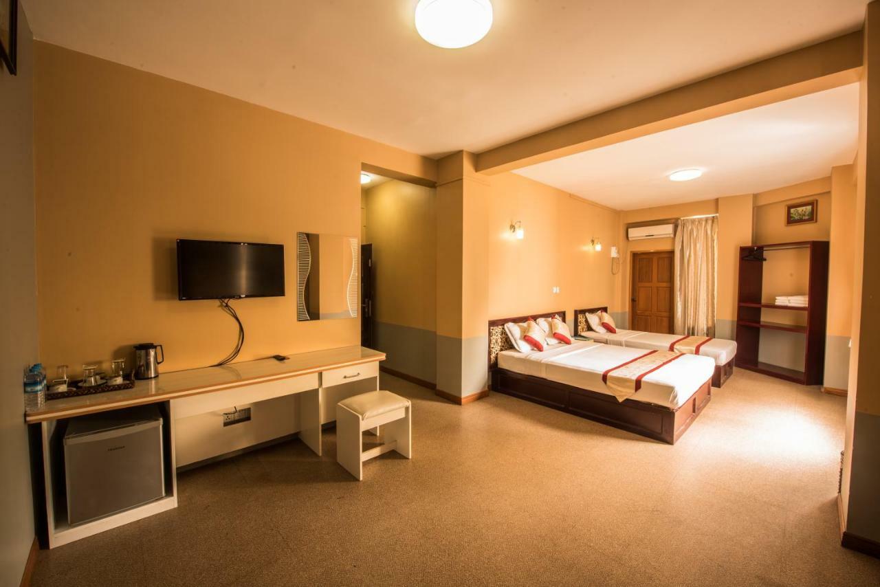 Diamond Crown Hotel Gyogon Bagian luar foto