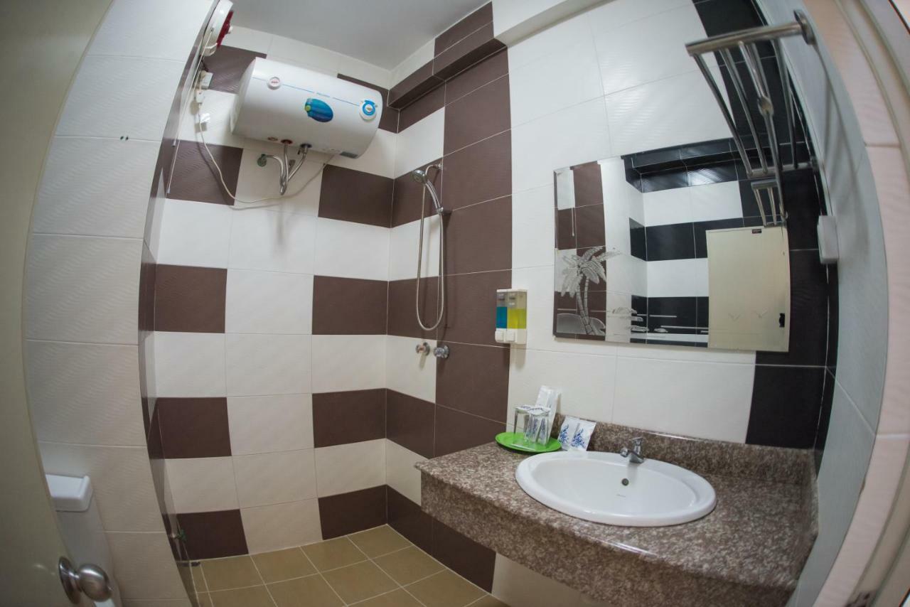 Diamond Crown Hotel Gyogon Bagian luar foto